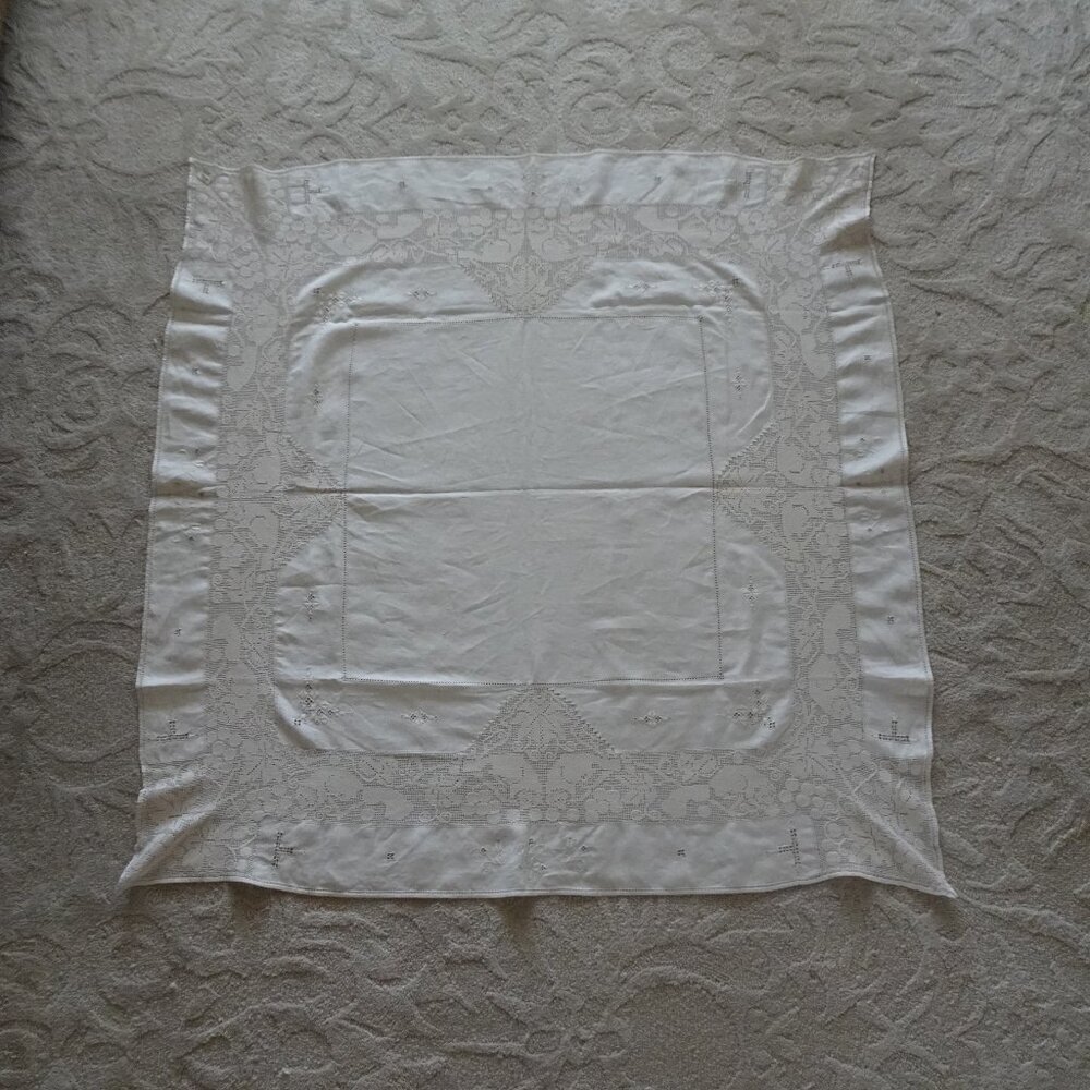 Vintage Linen Tablecloth Open Weave Border Beige 48" x 48" Square